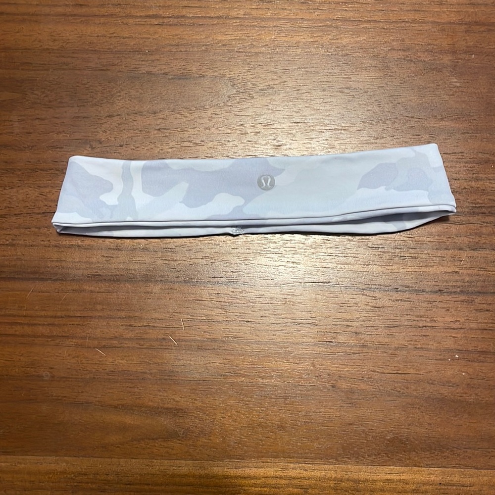 Lululemon white and Greg camo headband